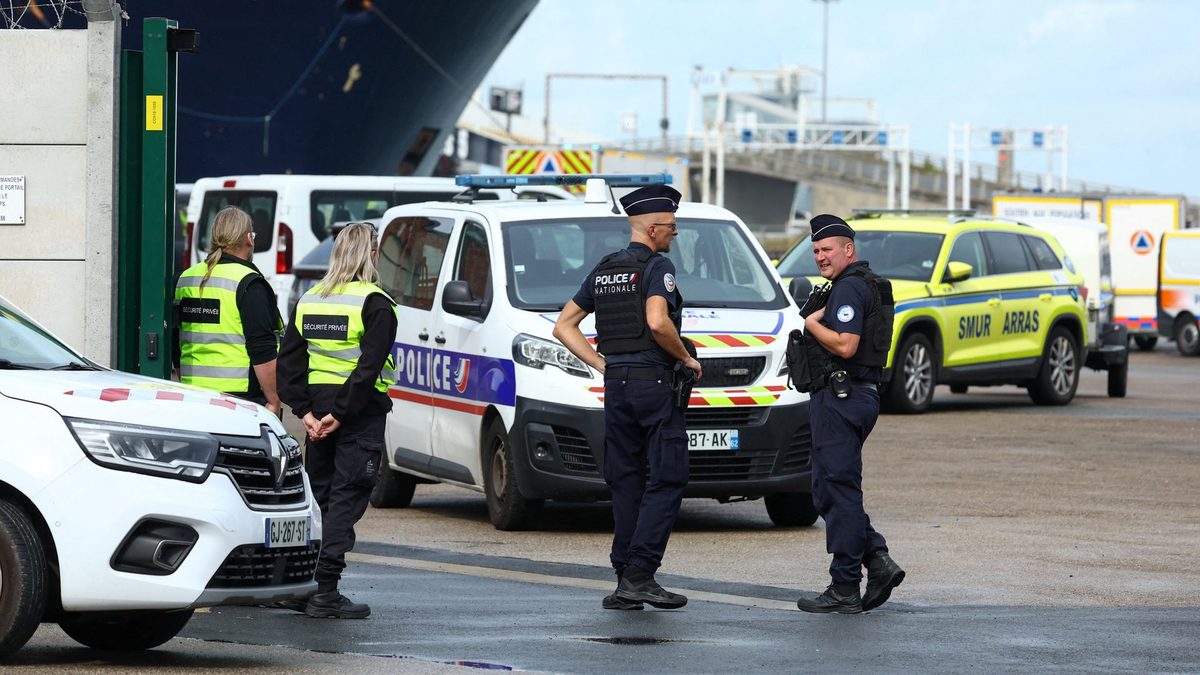 Two women and a child die attempting to cross English Channel