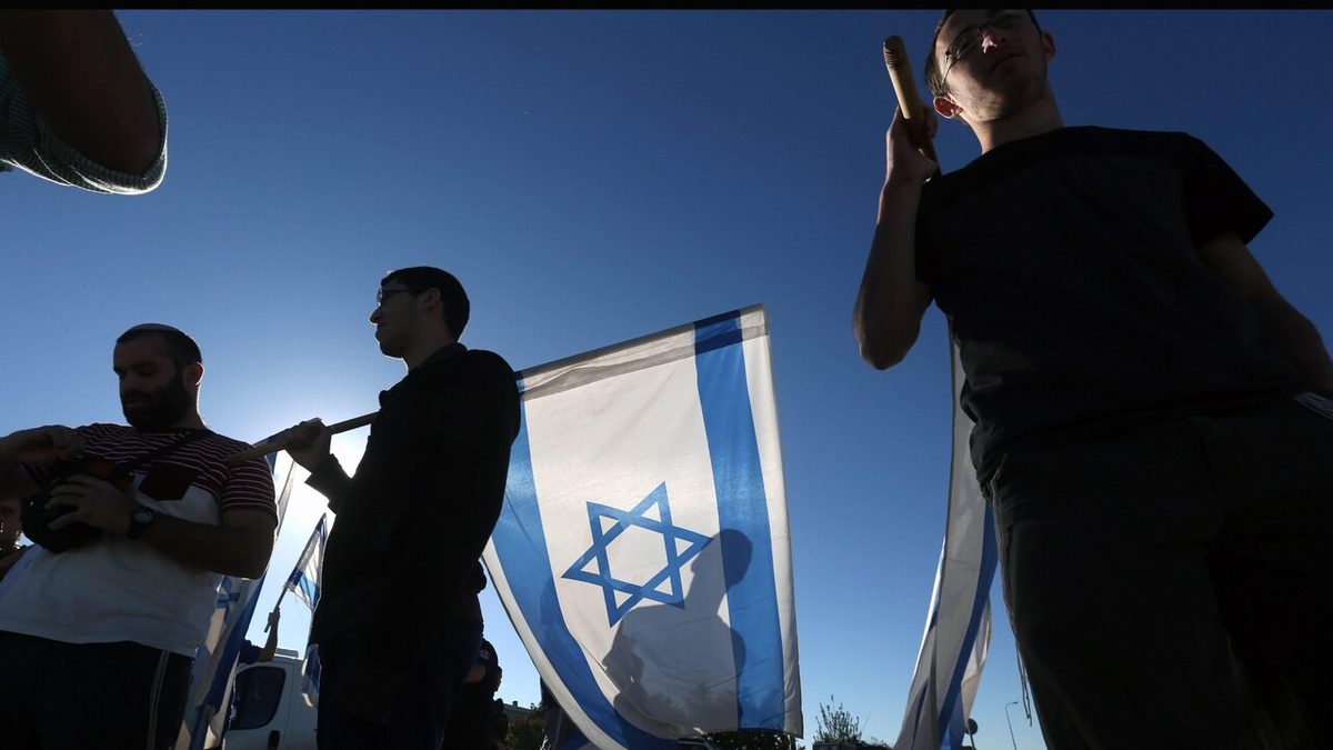 Londra e altri 11 Paesi sanzionano i commerci con i coloni, ira di Israele
