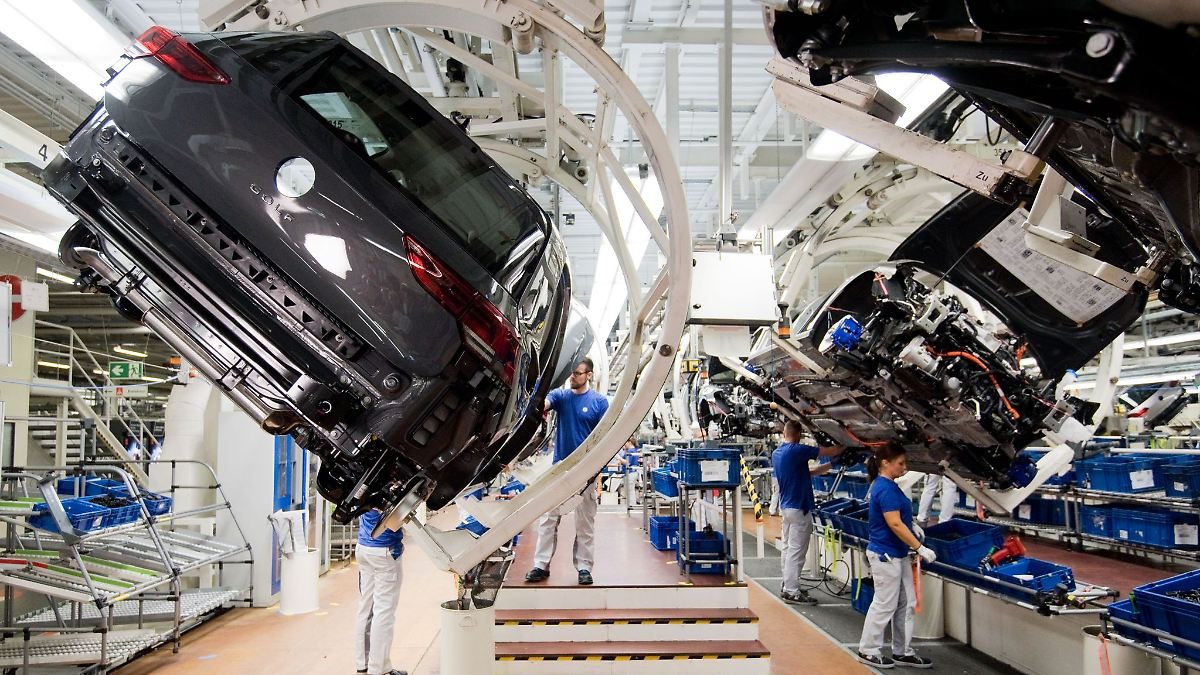 "Der Vorstand muss liefern": VW-Arbeitnehmervertreter drängen Konzernspitze zu Gesprächen