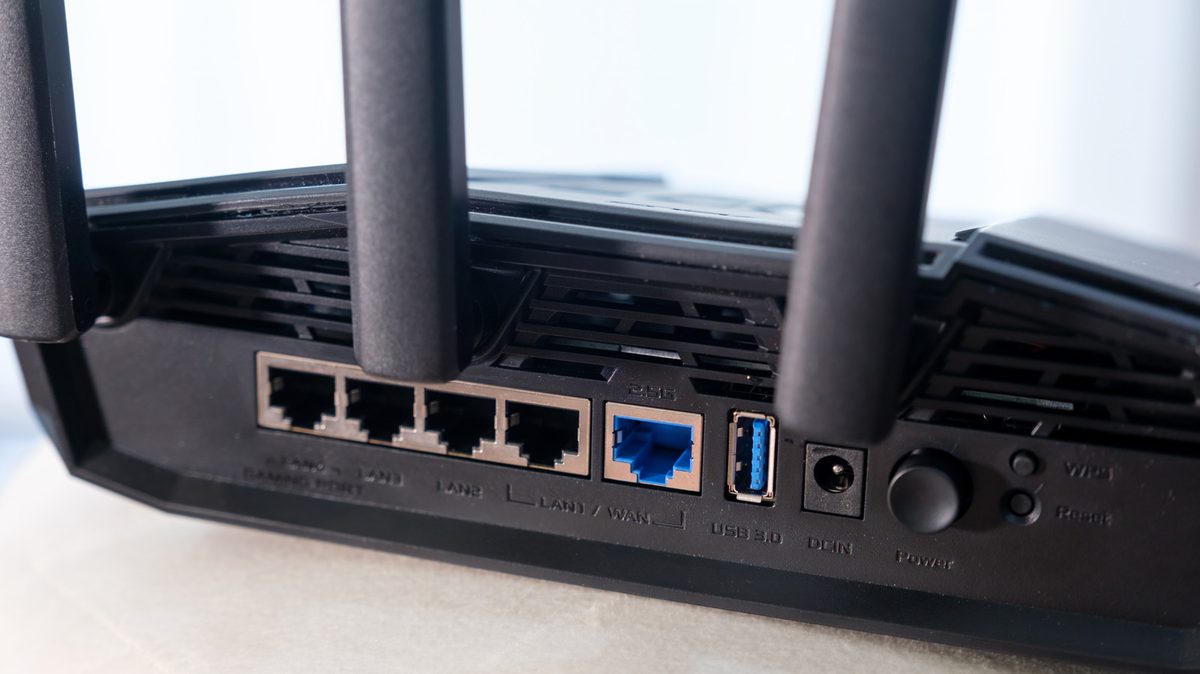 What is a dual-band router and why is it important for good Wi-Fi?