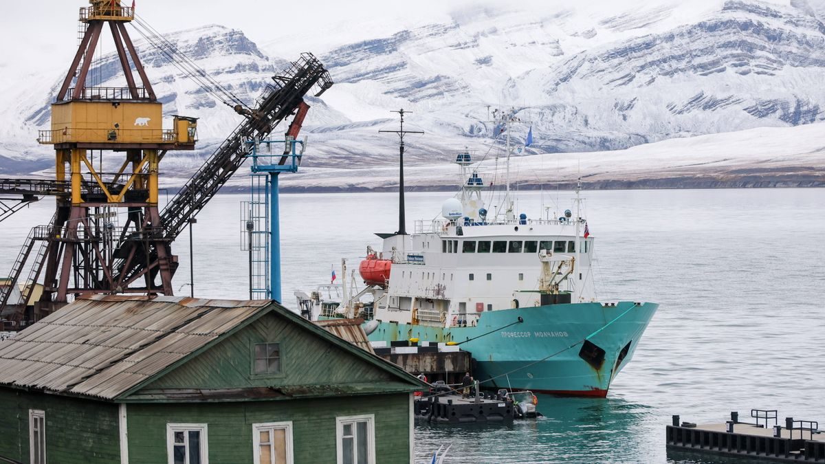 »Professor Moltschanow«: Norwegen fliegt Passagiere von beschlagnahmtem Schiff zurück nach Russland