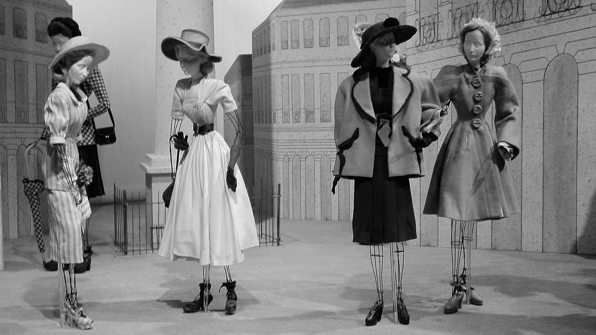 Prima delle modelle c'erano le bambole, e New York le celebra con Doll Dressing, una mostra che tutte vorremmo vedere