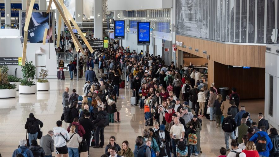 TSA now allowing non-ticketed visitors into terminals at several US airports