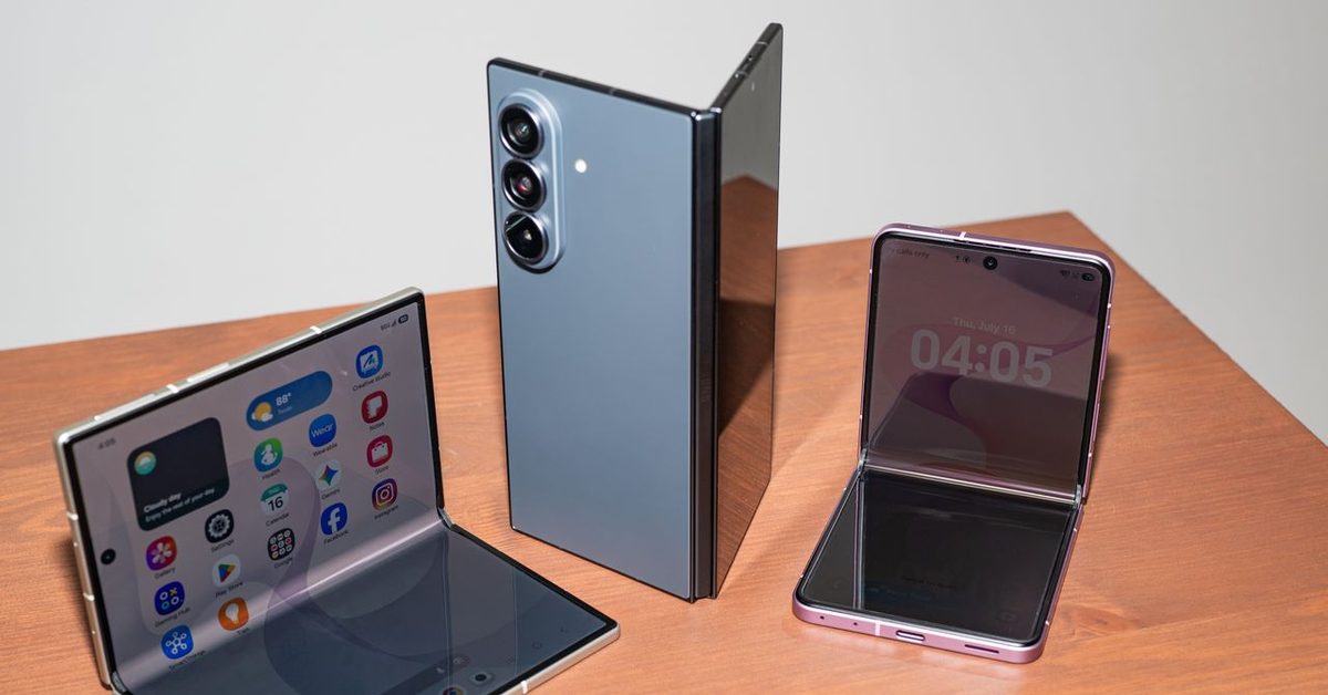 Here’s Samsung’s Advice for Apple and Its Upcoming Folding iPhone