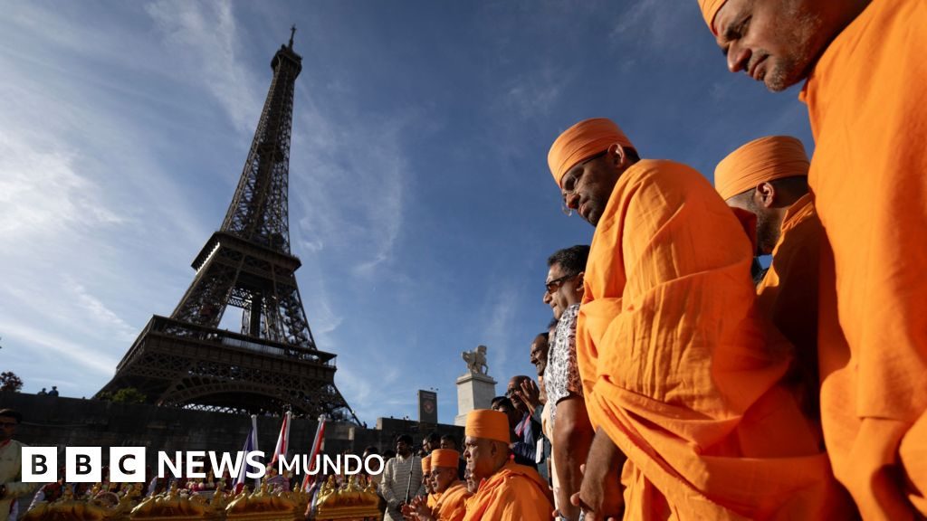 Abren una investigación después de que el personal femenino de la Torre Eiffel fuera sustituido por hombres durante una…