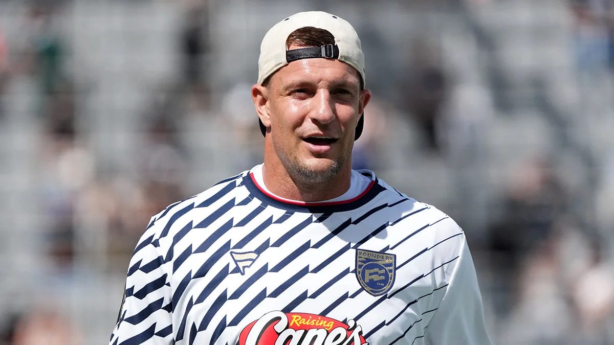 Patriots news: Rob Gronkowski makes quip about cheating scandals in ManningCast