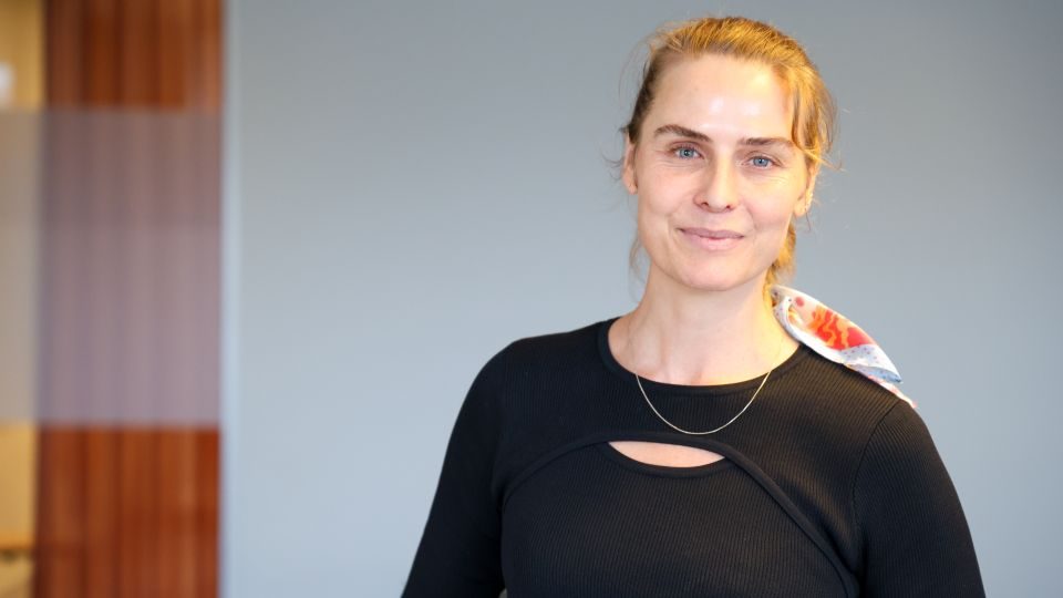 Astrid forsker i læring: AI eroderer vores faglighed og fordummer vores børn