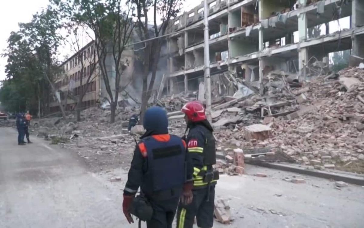 Guerra Ucraina Russia, raid incrociati tra Mosca e Kiev: 1 morto e 1 ferito a Kryvyj. LIVE