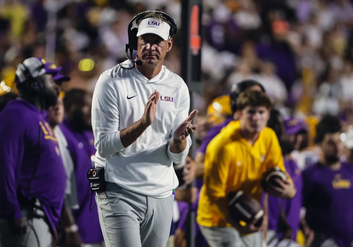 AP Top 25: Oregon drops 4 spots, LSU moves up 3 and Michigan drops out of the poll entirely after Week 1