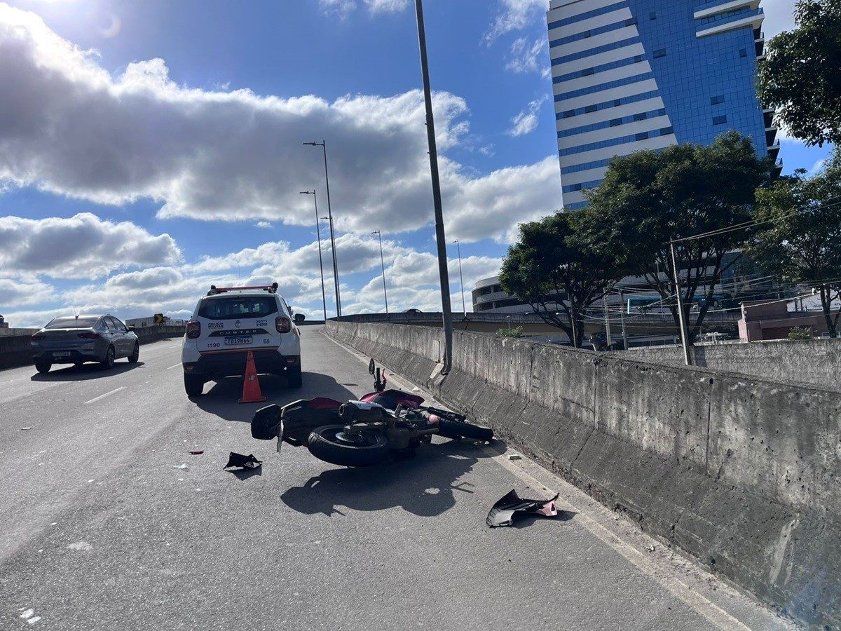 Motociclista baleado por policial penal após briga de trânsito tem alta em Juiz de Fora