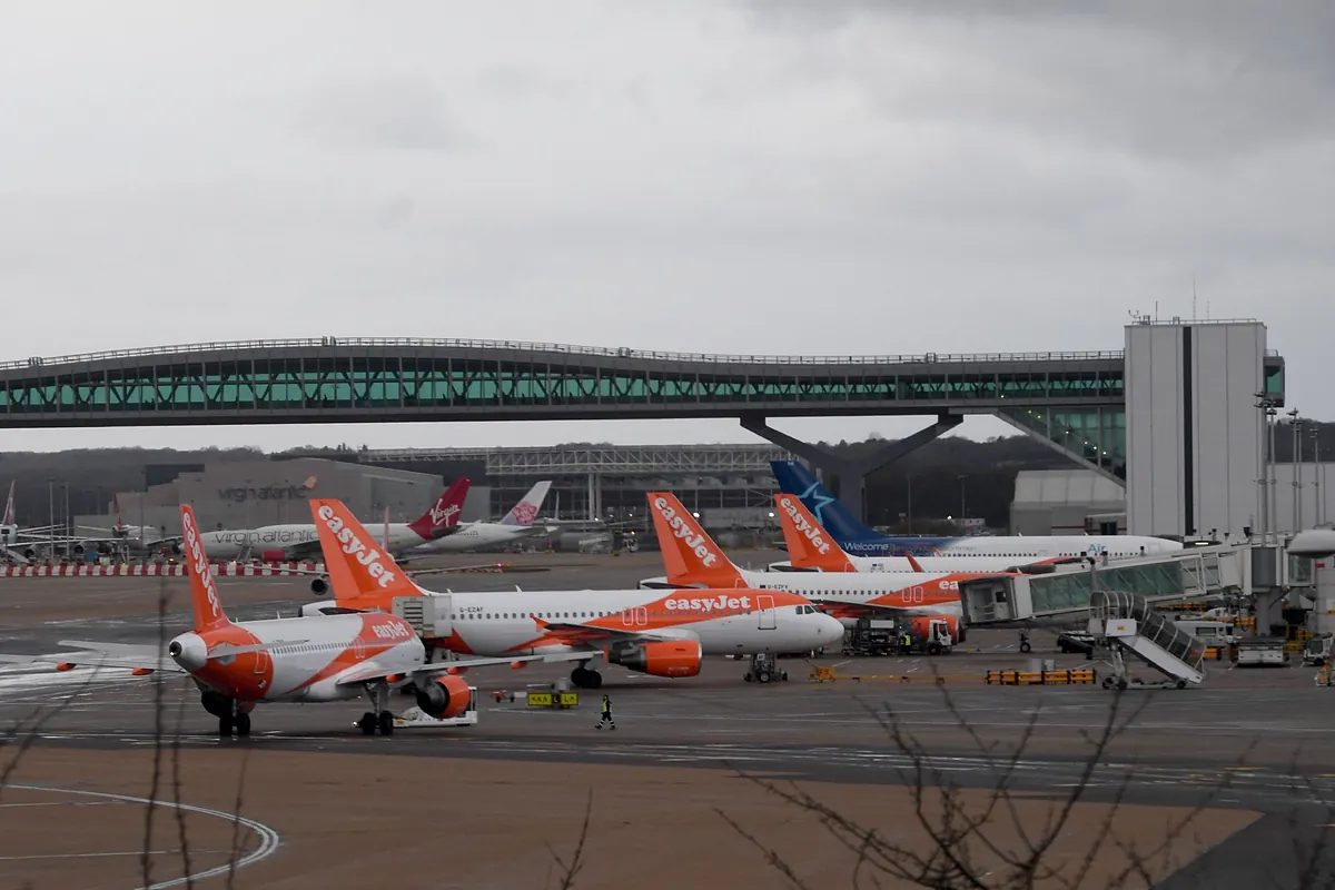 Los vuelos cancelados por un fallo técnico en el control del tráfico aéreo de Reino Unido ascienden a 625