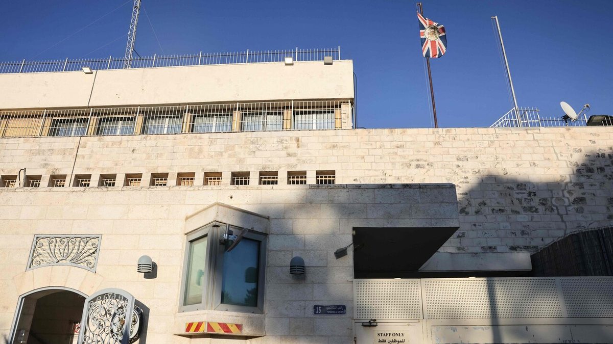 Scure di Londra e di altri 11 contro i coloni, Israele chiude il consolato del Regno Unito