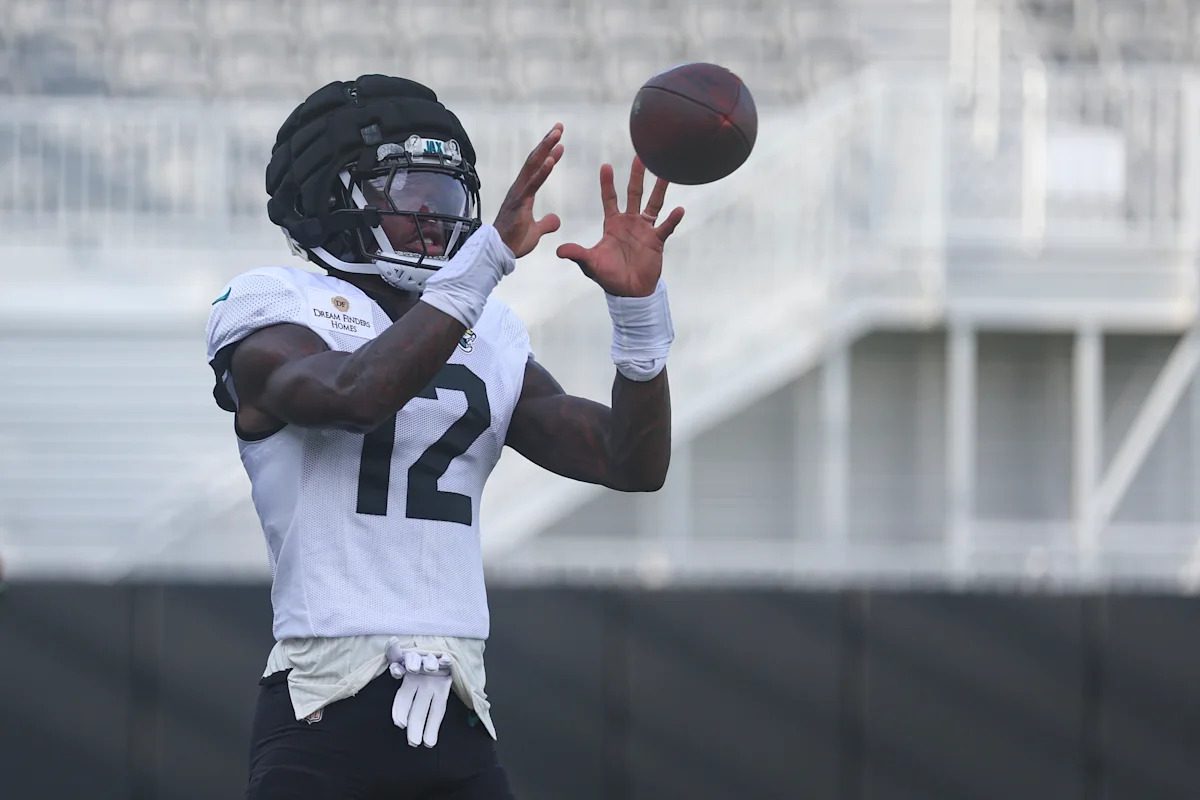Jaguars list Travis Hunter as starting cornerback, backup wide receiver on depth chart
