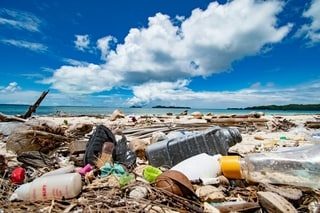 Des tonnes de plastique s’échouent sur ces plages paradisiaques : des scientifiques ont retracé leur origine