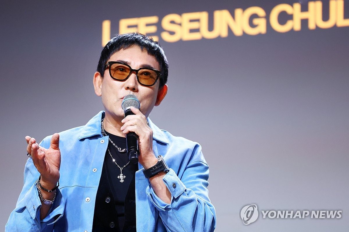 이승철, 40주년에 눈물 "레전드보단 현역으로…더 열심히 노래"