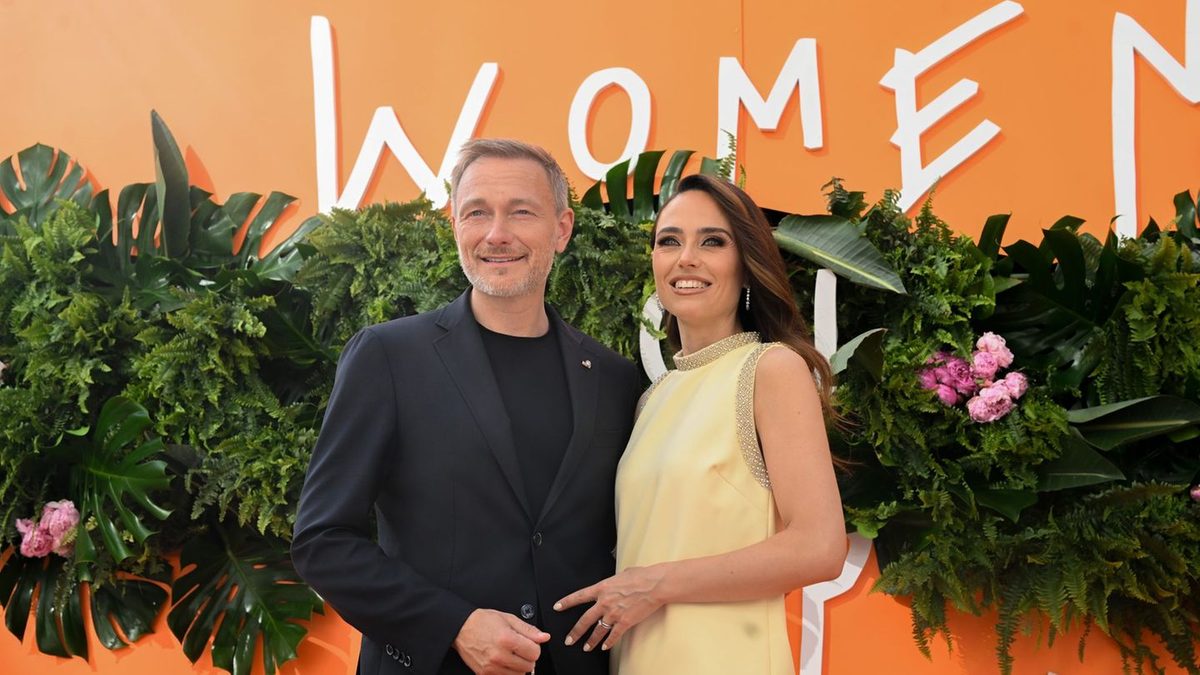 Mutterschaft: Franca Lehfeldt kritisiert Rollenbilder und „Momfluencer“