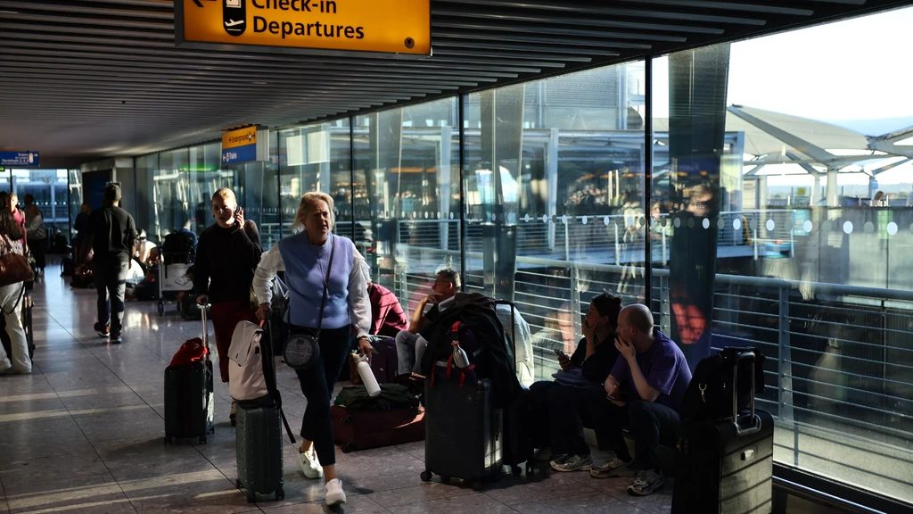 Storing bij Britse luchtverkeersleiding, tientallen vluchten op Schiphol geschrapt