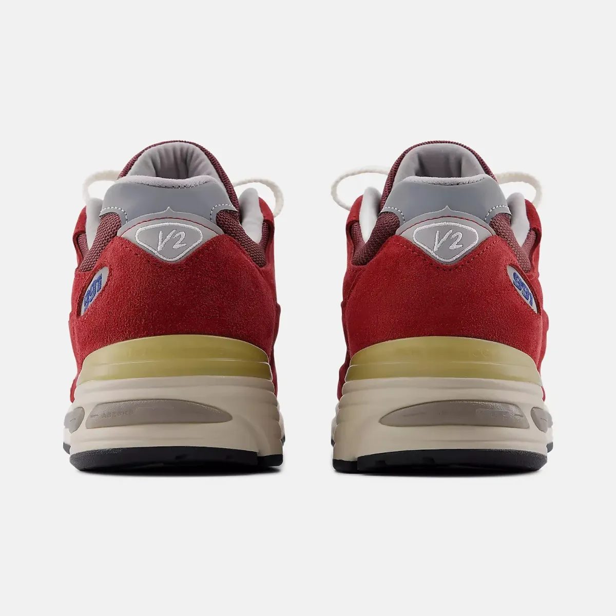 Kremowa podeszwa i przygaszone kolory. New Balance znów pokazuje, jak postarzać sneakersy