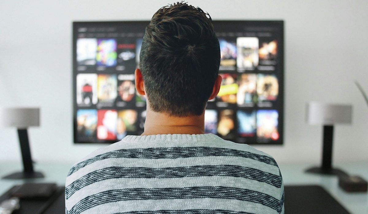 Siedem dni do kolejnego odcinka. Za czym tęsknimy w erze binge-watchingu?