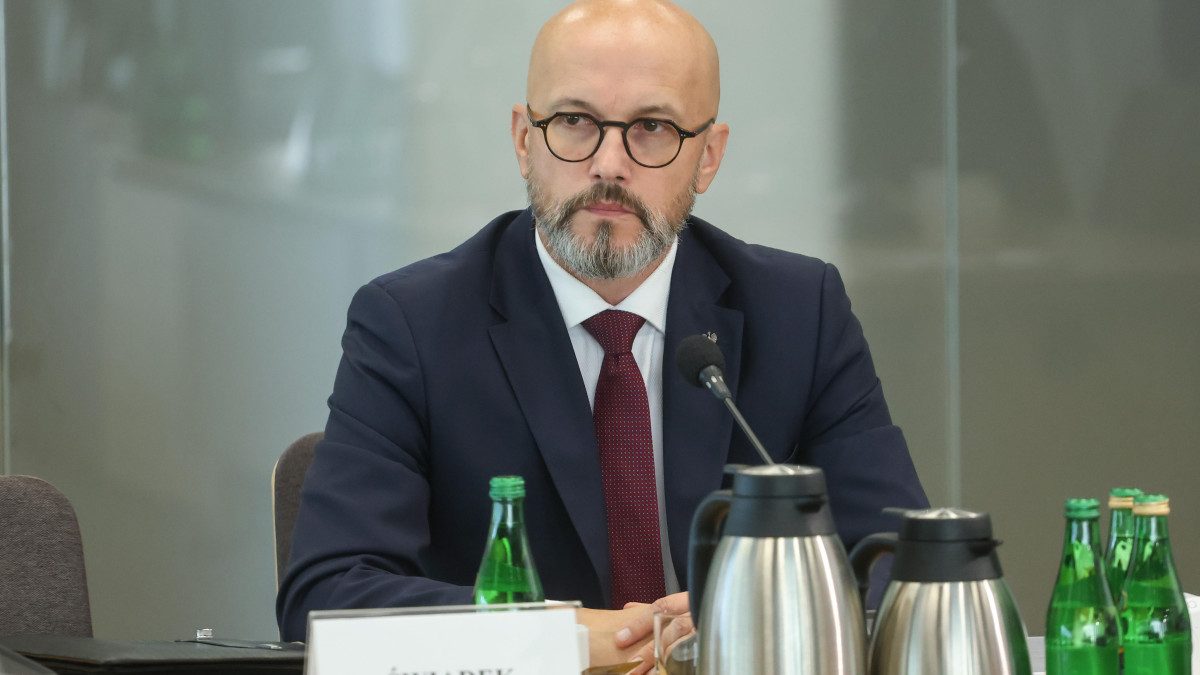 „Potężnie uderzyli, ale ustoję”. Były szef CBA odpiera zarzuty