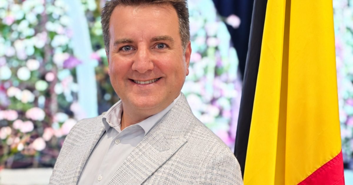 Hornu : Benjamin Simon, patron de l’Amour des Fleurs, reçoit une distinction royale pour plus de 14 ans de passion et d…