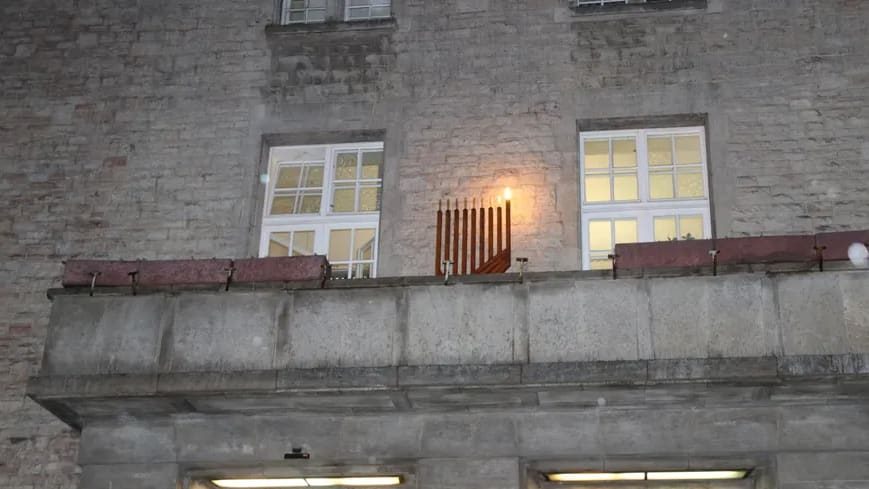 Rathaus Neukölln vor Linken-Übernahme - Juden ziehen ihr heiliges Licht wegen Israel-Hass ab