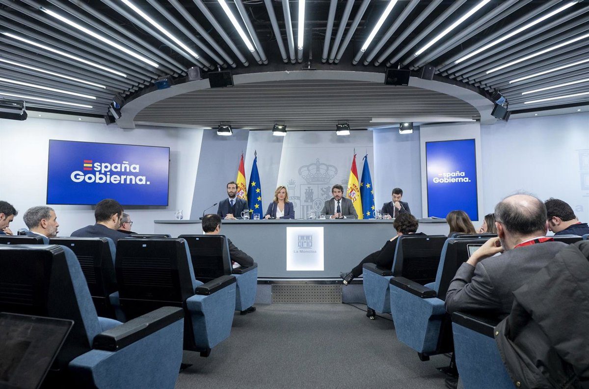 PSOE y Sumar siguen negociando 'in extremis' y el Consejo de Ministros se retrasa
