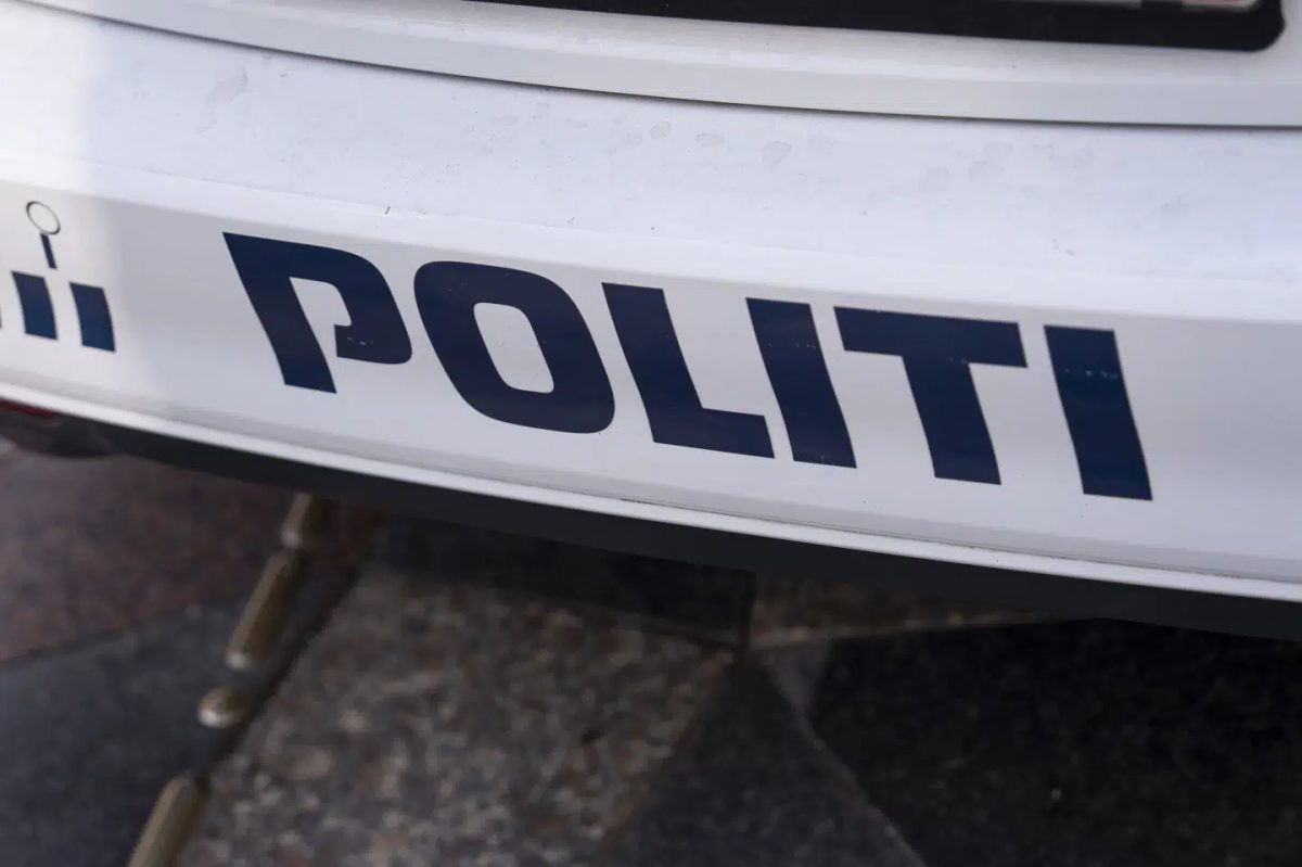 Politiet identificerer formodet flugtbilist i gul bil