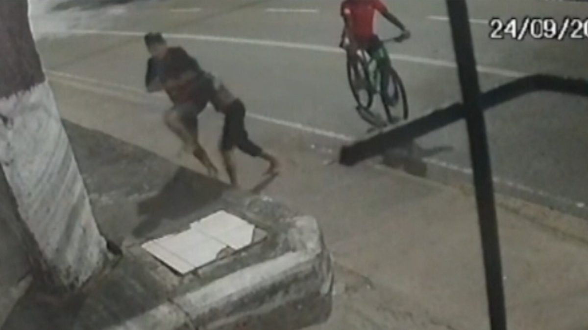 Mulher é assassinada a golpes de gargalo de garrafa, e dois suspeitos são presos em Fortaleza
