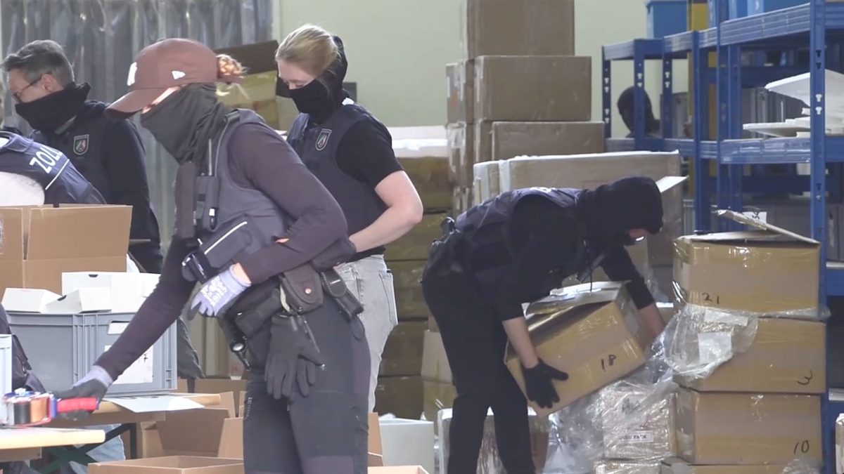 300 Millionen Euro Schaden - Großrazzia wegen Mogel-Handys