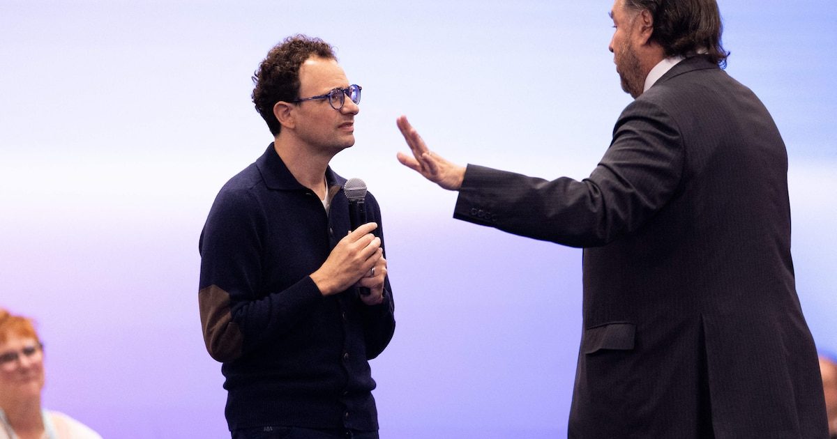 Anthropic prévient les investisseurs d'un grand danger, son CEO se réconcilie avec Donald Trump, et Sam Altman retient…