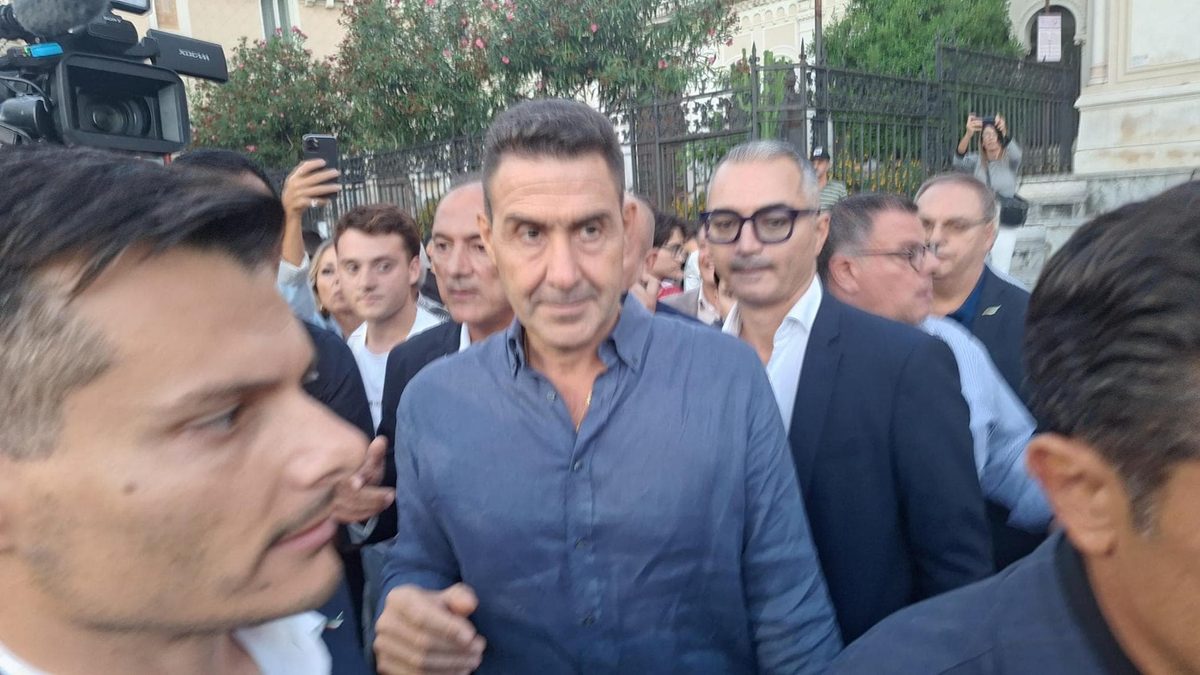 Sondaggi politici: sale FdI, frena il Pd. Vannacci non cresce