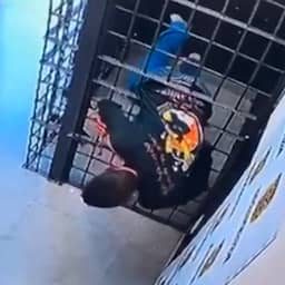Video | Gevangene wurmt zich door tralies en ontsnapt uit Braziliaanse cel