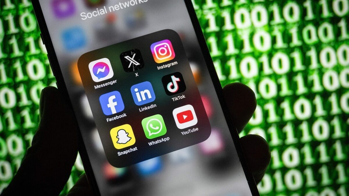 Australians Could Soon Opt Out of Social Media Algorithms Altogether