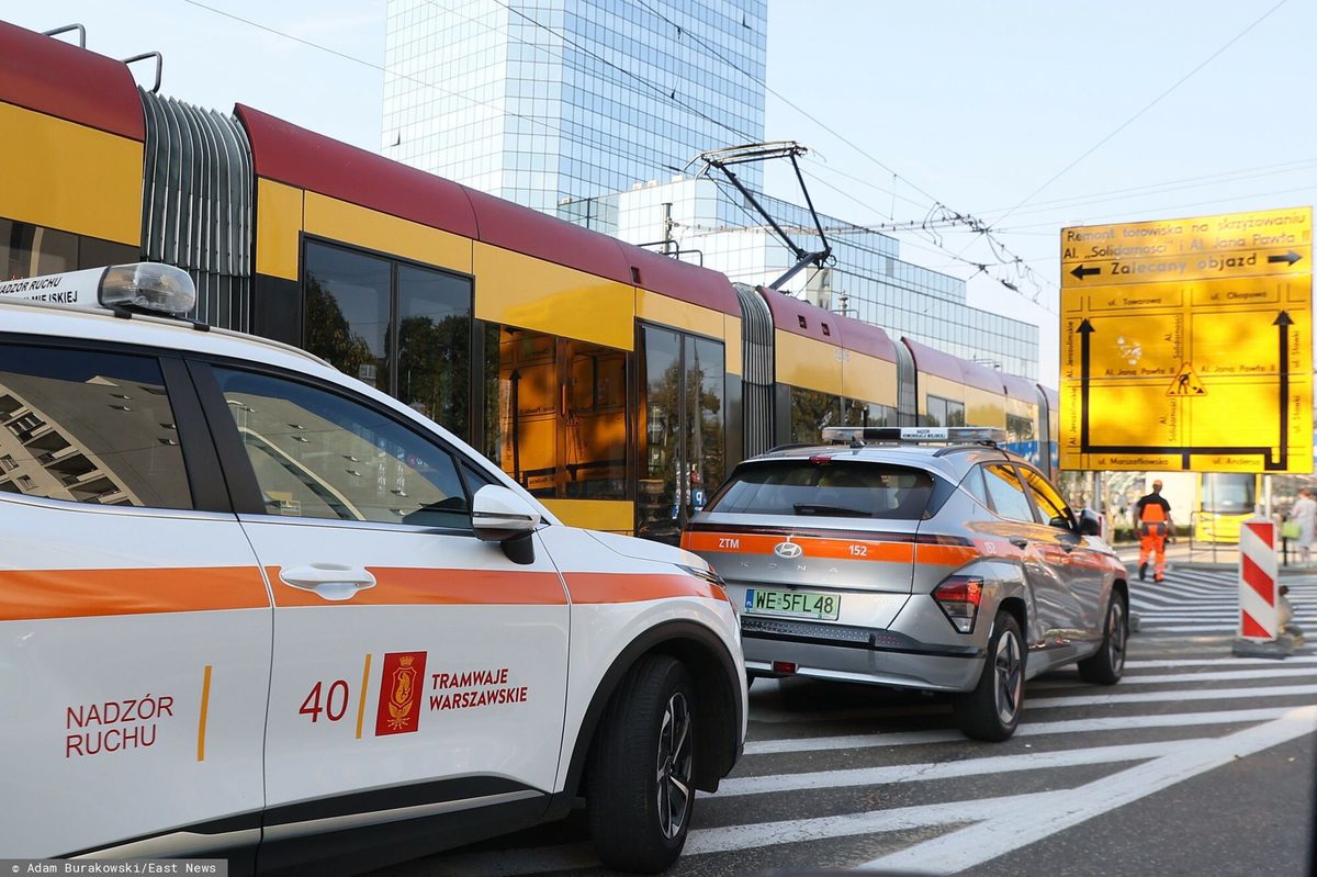 Tramwaj potrącił pieszego na pasach w Warszawie. Nie żyje