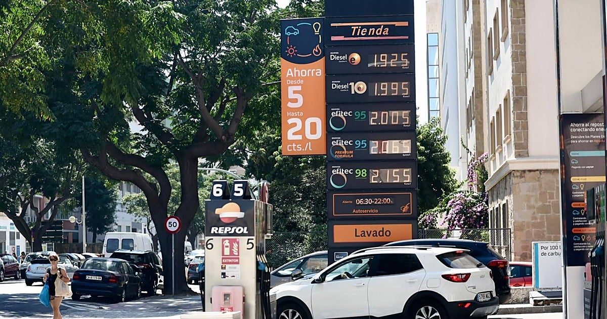 El Gobierno recupera las ayudas de 20 céntimos al combustible y se olvida de la factura de la luz