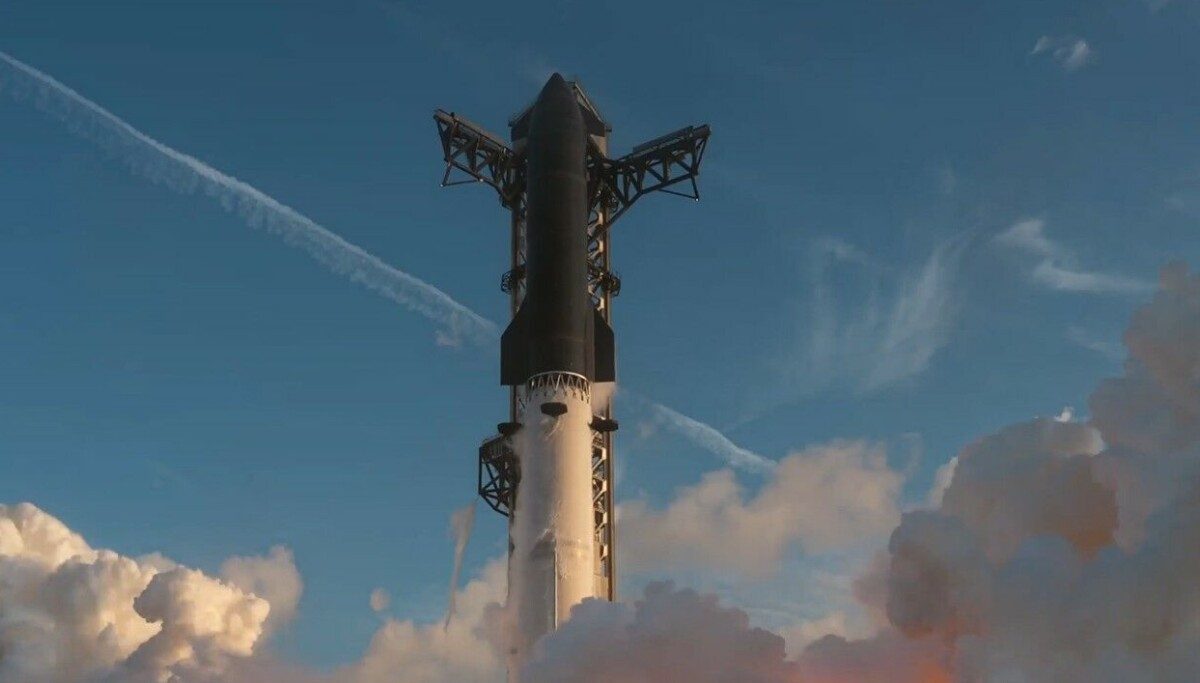 Starship finally makes orbit but engine trouble cuts the victory lap short