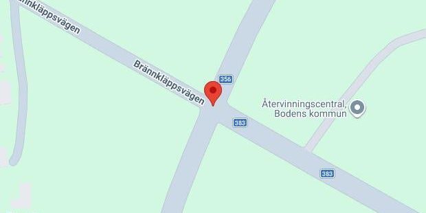 Just nu: Stillastående personbil ger ett körfält blockerat på väg 356