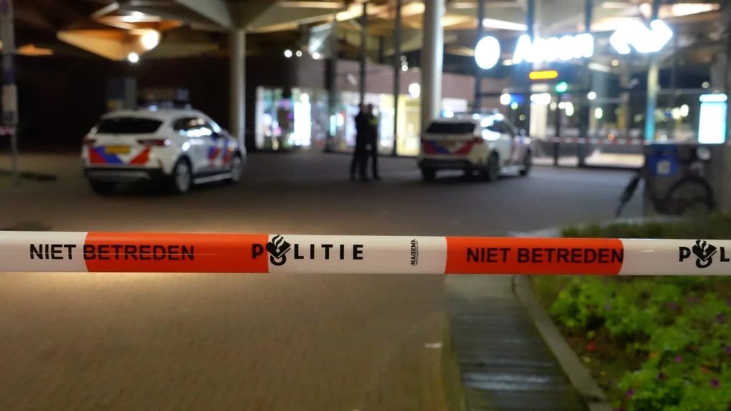 Politie doet onderzoek bij station Assen na bommelding van inzittende trein