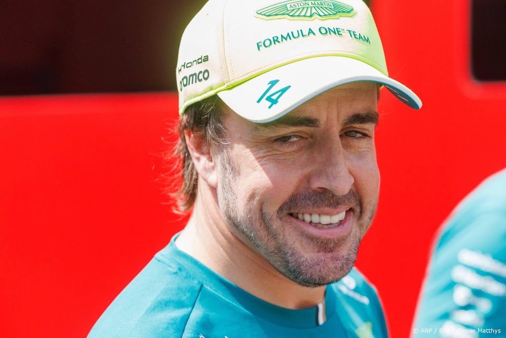 Formule 1-coureur Alonso (45) jaar langer bij Aston Martin