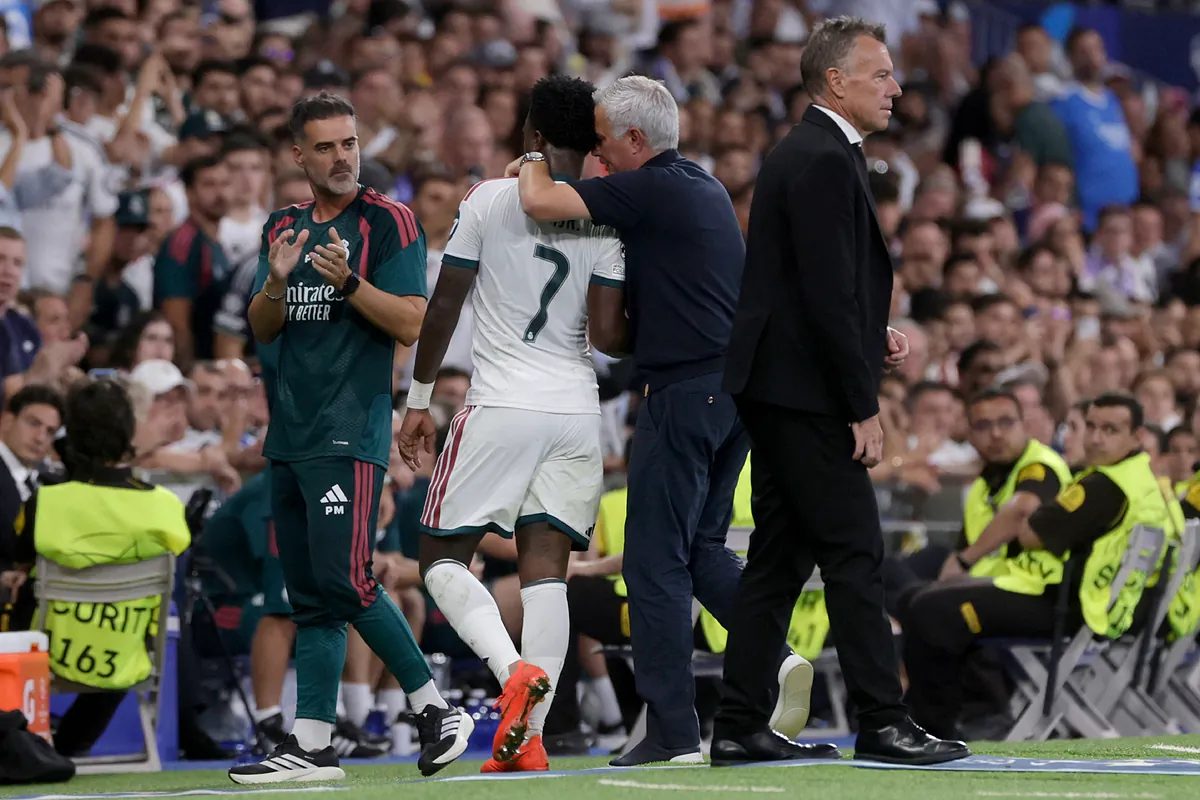 El Bernabéu pasa del apoyo a Ceuta a los pitos a Vinicius y a Mbappé: "Os gusta preguntar por esto a ver si digo que es…