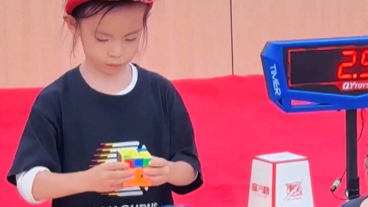 Lian (6) skriver Rubiks kube-historie