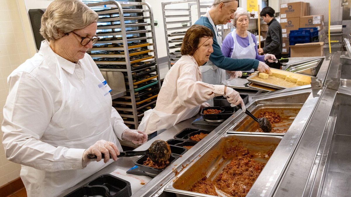 Meal deliveries can save money and improve health. Will they survive Medicaid cuts?
