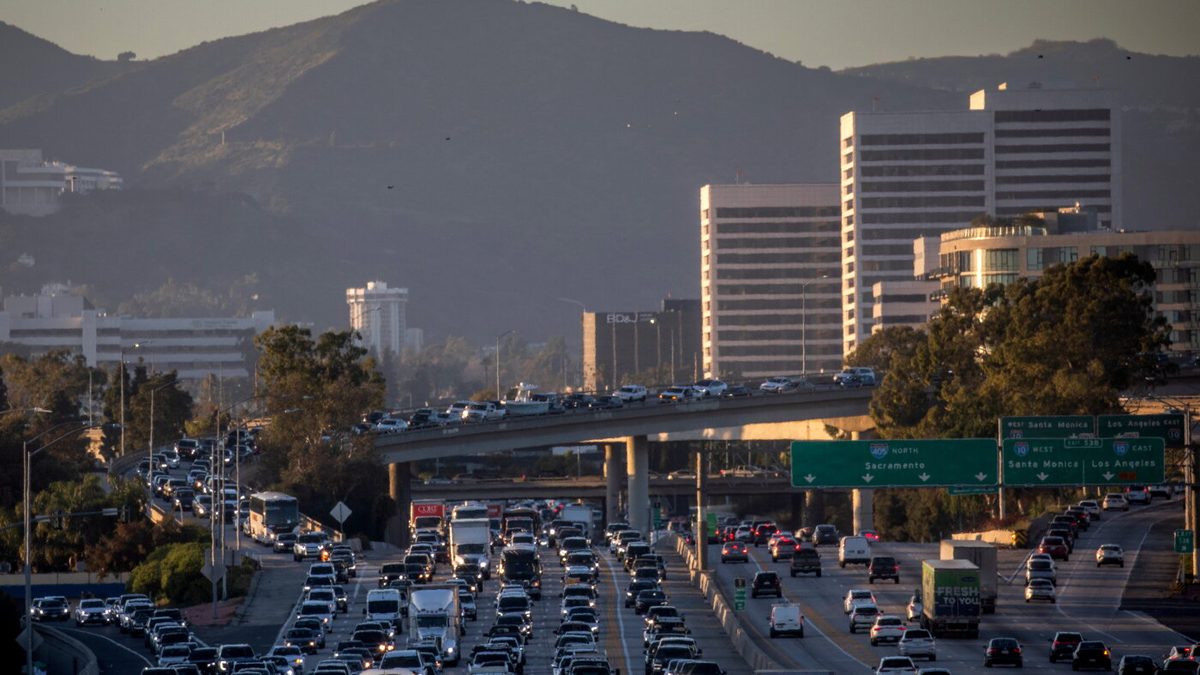 The Trump administration weakens fuel efficiency standards for new cars