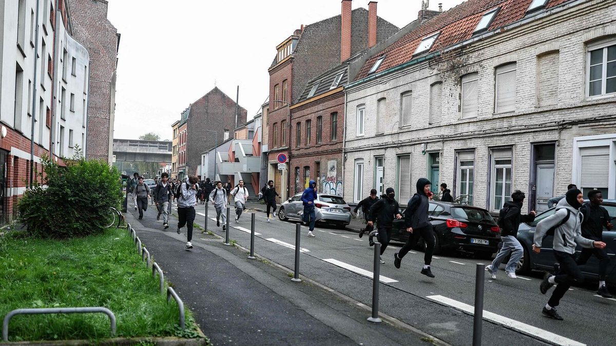 Blocus des lycées : la police accusée d’avoir « lâché des chiens » sur des manifestants à Lille, les forces de l’ordre…