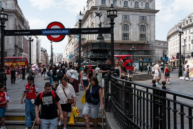 Man in shades and hat steps up to sing with busker, then people realise who it is