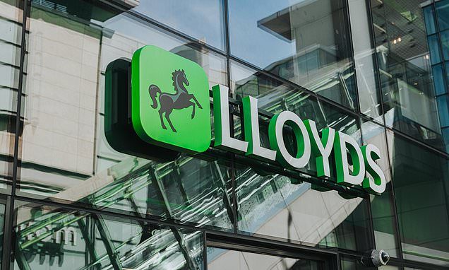 Lloyds offers £200 to switch bank account: It will pay out quickly but is the deal worth it?