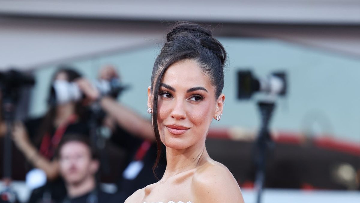 Giulia De Lellis: «Mi sto facendo aiutare da uno psicologo per i sensi di colpa da mamma. Quando il lavoro mi tiene lon…