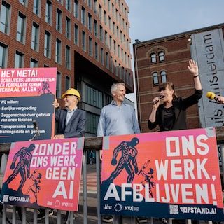 ‘Tengels af van onze teksten!’: schrijvers demonstreren bij het Nederlandse kantoor van Meta tegen onrechtmatig kopiëre…