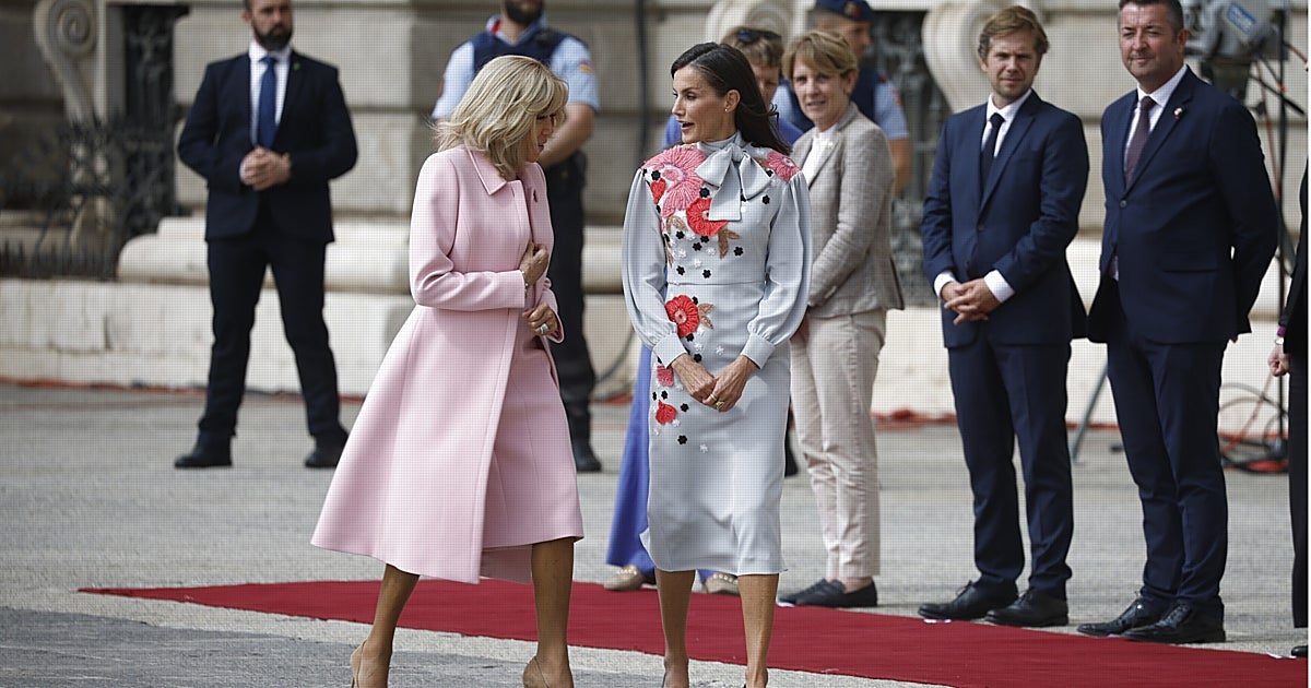 La Reina Letizia, Brigitte Macron y su primer duelo de estilo en Madrid
